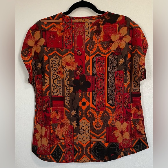 women’s printed top - Picture 2 of 3